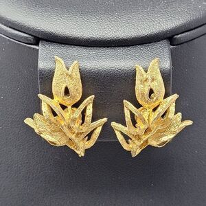 Vintage 80s Brushed Gold Climbing Tulip Clip-On Earrings Flame Textured Flower